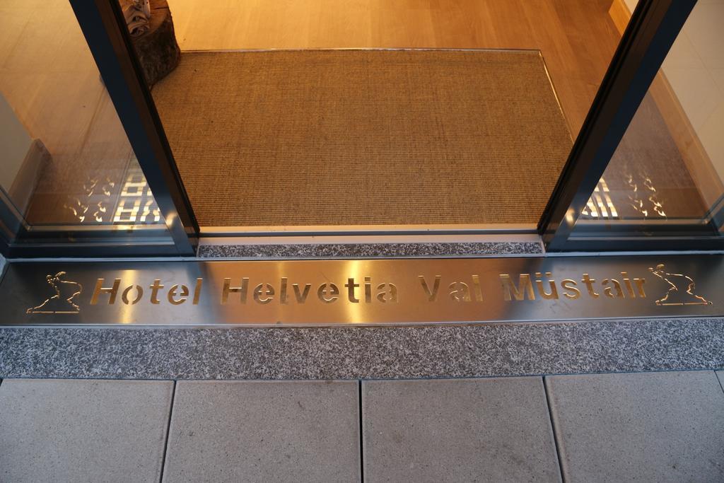 Hotel Helvetia มุสแตร์ ภายนอก รูปภาพ